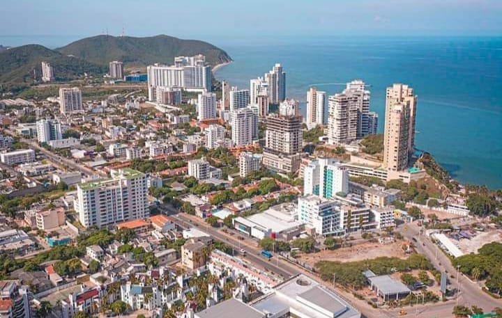 Vista de El Rodadero y el mar Caribe en Santa Marta