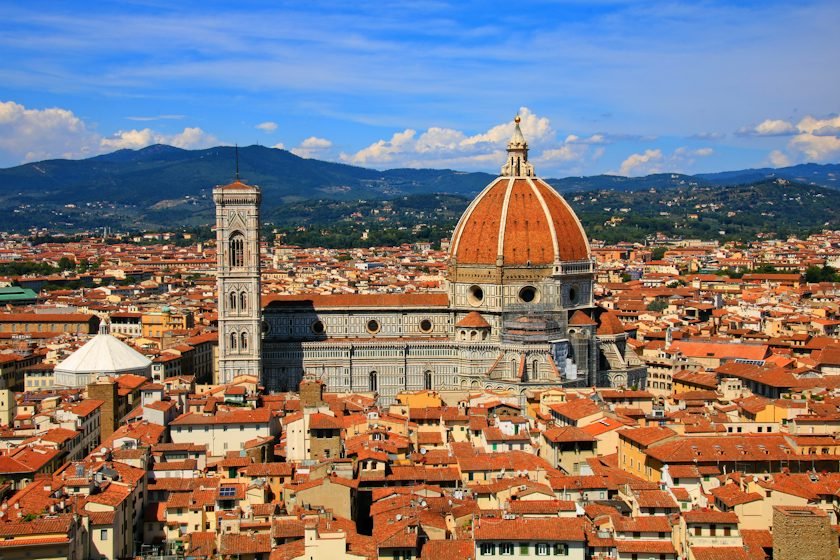 Cúpula de Santa Maria del Fiore sobre los tejados de Florencia